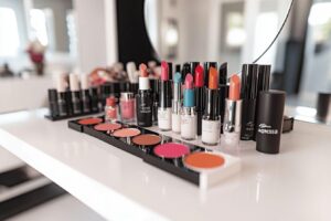 Agnès b maquillage : où acheter la gamme en ligne en toute sécurité ?